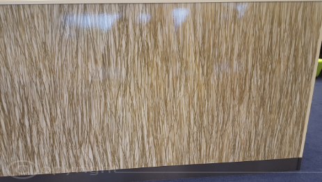 Tecke Front Einbettungen von Naturmaterialien Gras als Tecke Front
